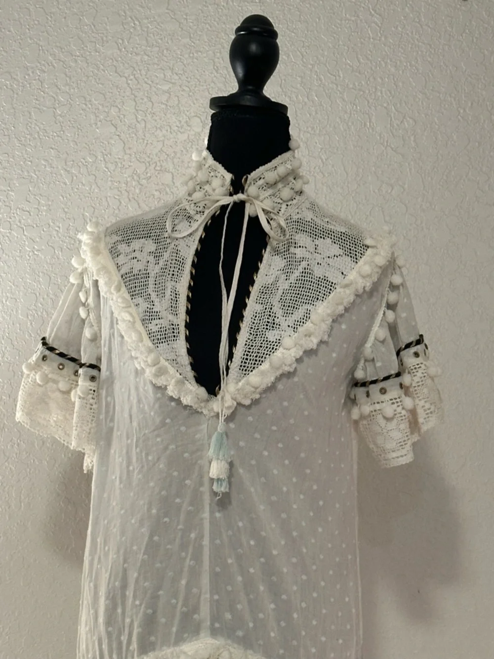 Boho Chic White Mini Dress with Lace Trim - Picture 1 of 4